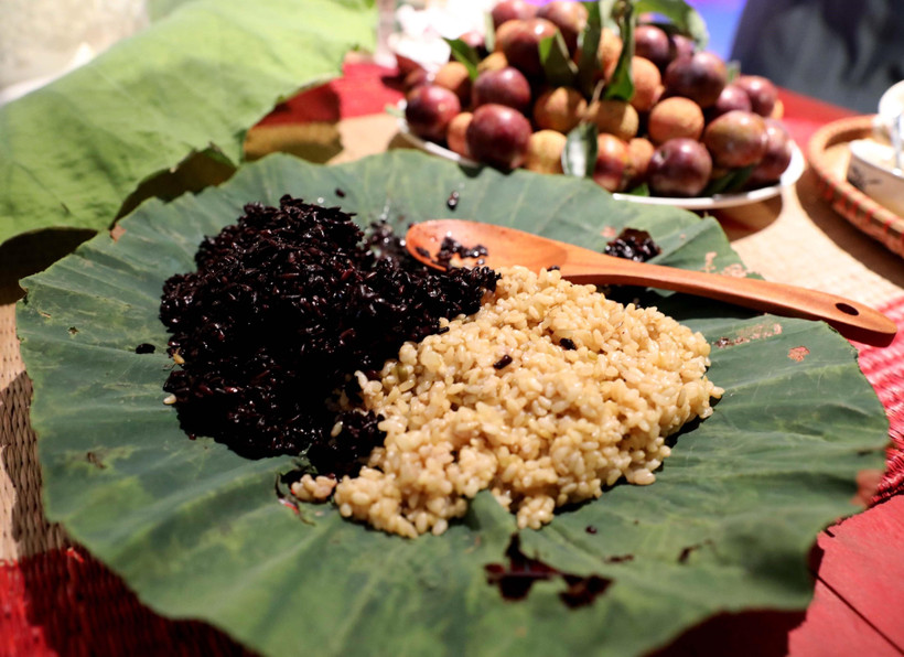 Món rượu nếp (cơm rượu) đặc trưng của Tết Đoan ngọ. (Ảnh: Nhật Anh/TTXVN)