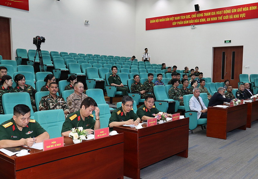 Các đại biểu tham dự khai mạc khóa huấn luyện. (Nguồn: Cổng thông tin điện tử Bộ Quốc phòng)