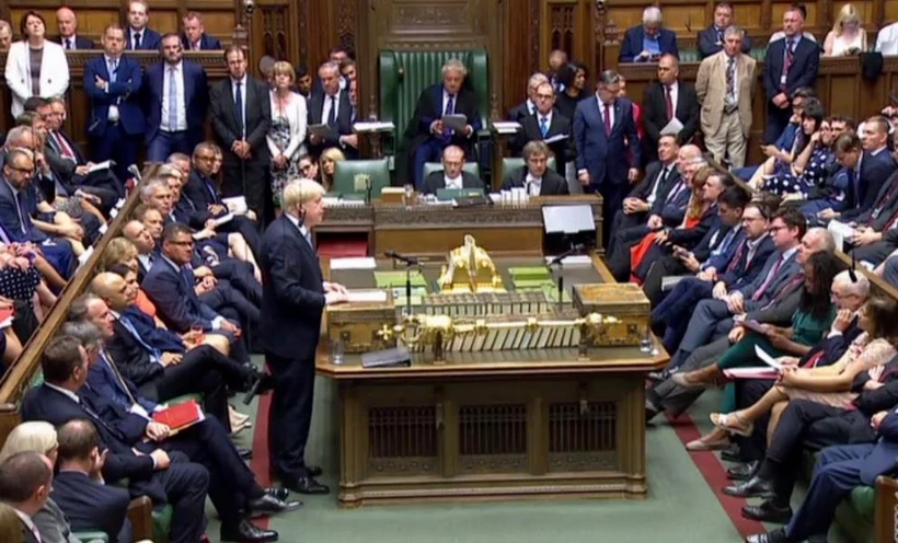 Thủ tướng Anh Boris Johnson phát biểu trong cuộc họp Hạ viện ở thủ đô London hôm 25/7. (Ảnh: AFP/TTXVN)