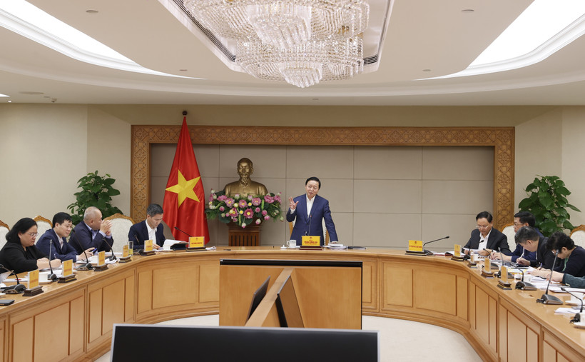 Phó Thủ tướng Trần Hồng Hà chủ trì cuộc họp. (Ảnh: Văn Điệp/TTXVN)