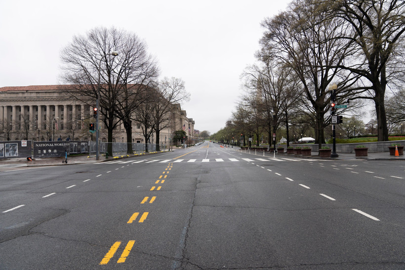 Cảnh vắng vẻ trên đường phố tại Washington D.C., Mỹ ngày 23/3/2020, trong bối cảnh dịch COVID-19 lan rộng. (Ảnh: THX/TTXVN)