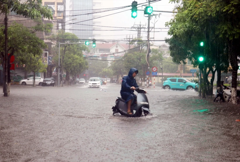 Chiều tối và đêm 22/6, khu vực Bắc Bộ và Trung Bộ có mưa rào và dông rải rác, cục bộ có mưa to. (Ảnh minh họa: Vũ Quang/TTXVN)