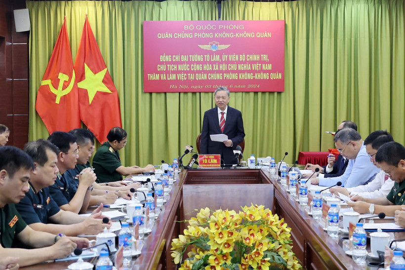 Chủ tịch nước thăm và làm việc tại Quân chủng Phòng không-Không quân