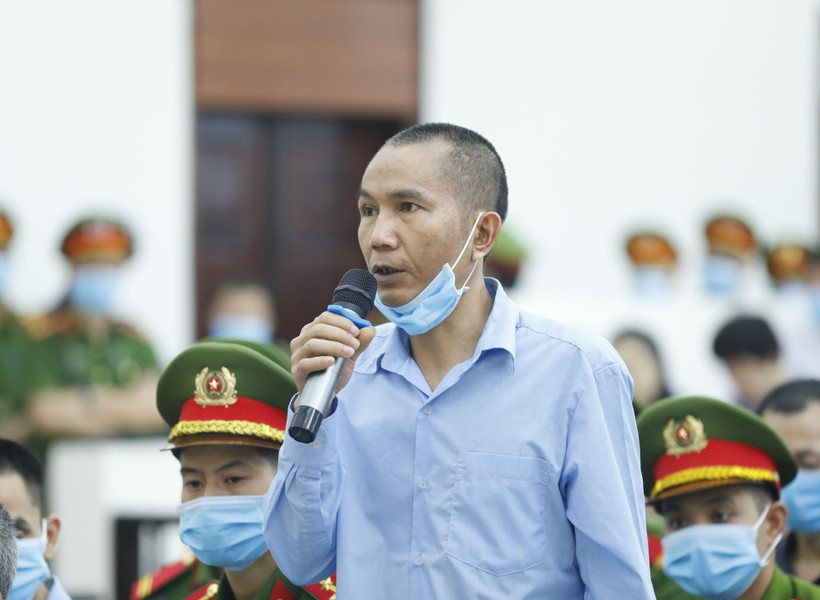 Bị cáo Lê Đình Chức nói lời sau cùng trước khi tòa tuyên án. (Ảnh: TTXVN)