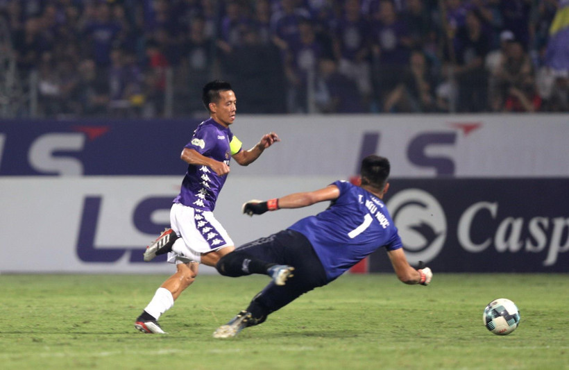Văn Quyết ghi thắng mở tỷ số cho Hà Nội FC ở phút 24. (Ảnh: Thành Đạt/TTXVN)