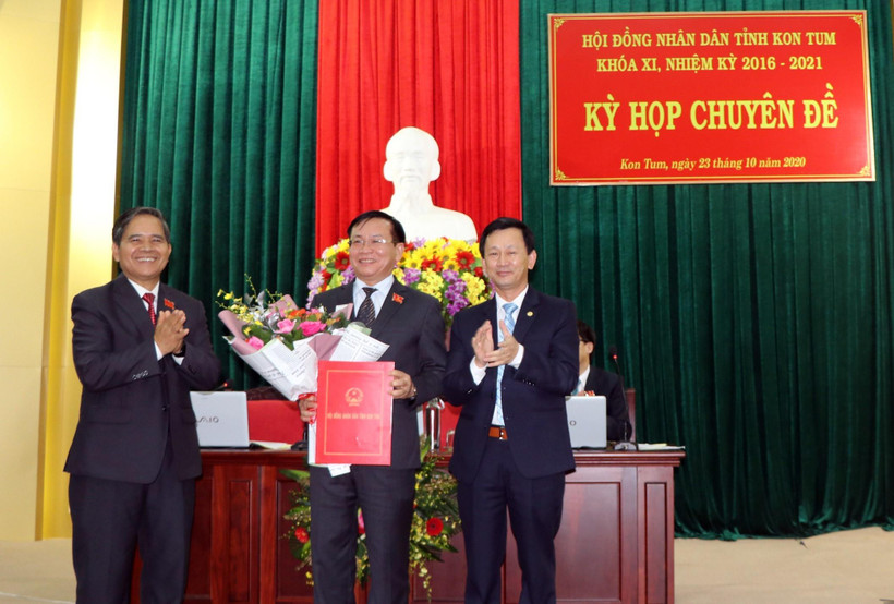 Ông Nguyễn Văn Hòa được bầu giữ chức Chủ tịch HĐND tỉnh Kon Tum. (Ảnh: Cao Nguyên/TTXVN)