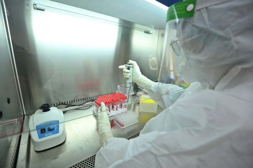 Phòng tách mẫu xét nghiệm COVID-19 tại bệnh viện Đa khoa khu vực Nghĩa Lộ (Yên Bái). (Ảnh: Minh Quyết/TTXVN)