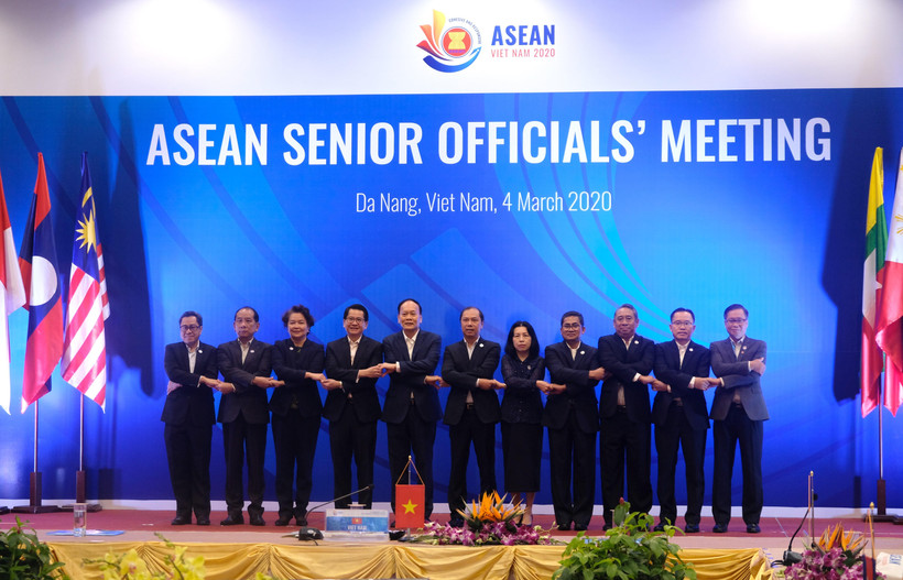 Trưởng đoàn SOM các nước ASEAN chụp ảnh tại Hội nghị. (Ảnh: Quốc Dũng/TTXVN)