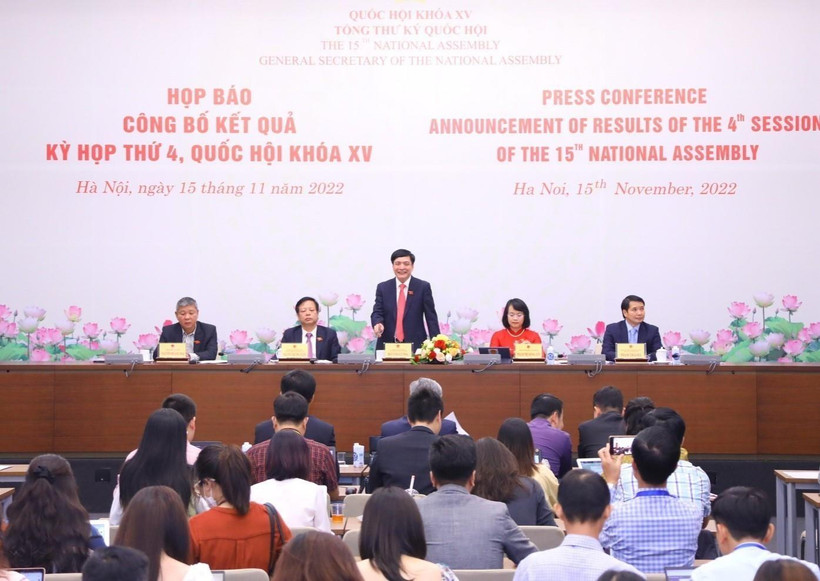 Tổng Thư ký Quốc hội, Chủ nhiệm Văn phòng Quốc hội Bùi Văn Cường chủ trì buổi họp báo. (Ảnh: Văn Điệp/TTXVN)