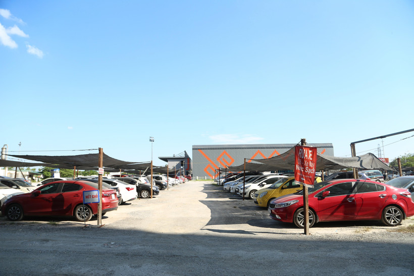 Việc thiếu điểm trông giữ xe trầm trọng đã kéo theo nhiều hệ lụy trên địa bàn Hà Nội. (Ảnh: Nguyễn Thắng/TTXVN)