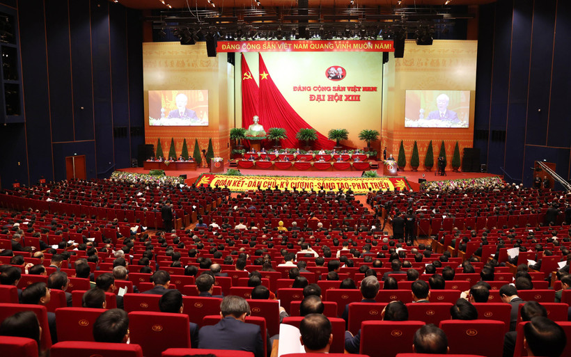 Đại hội nghe đồng chí Nguyễn Phú Trọng, Tổng Bí thư Ban Chấp hành Trung ương Đảng, Chủ tịch nước CHXHCN Việt Nam đọc Báo cáo chính trị của Ban Chấp hành Trung ương Đảng khóa XII và các văn kiện trình Đại hội. (Ảnh: TTXVN)