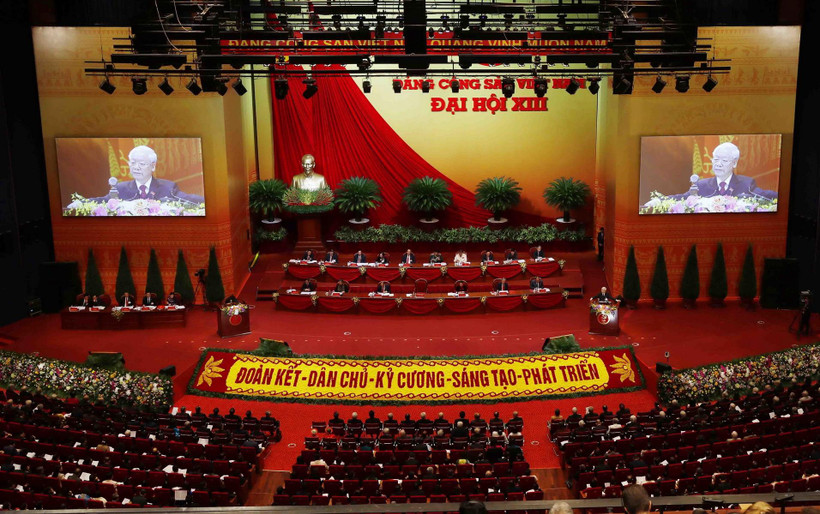 Đại hội nghe đồng chí Nguyễn Phú Trọng, Tổng Bí thư Ban Chấp hành Trung ương Đảng, Chủ tịch nước CHXHCN Việt Nam đọc Báo cáo chính trị của Ban Chấp hành Trung ương Đảng khóa XII và các văn kiện trình Đại hội. (Ảnh: TTXVN)