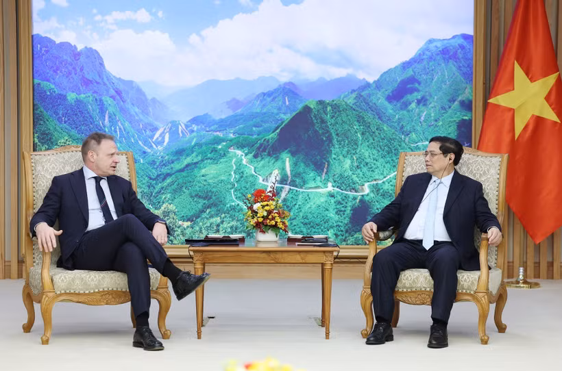 Thủ tướng Phạm Minh Chính tiếp ông Francesco Lollobrigida, Bộ trưởng Bộ Nông nghiệp, Chủ quyền Lương thực và Lâm nghiệp Italy. (Ảnh: Dương Giang/TTXVN)