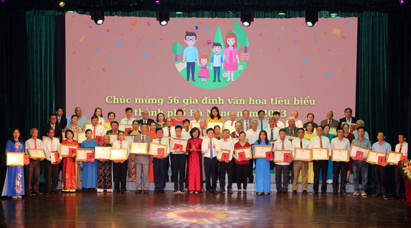 Các gia đình văn hóa tiêu biểu của Đà Nẵng được tuyên dương. (Ảnh: Trần Lê Lâm/TTXVN)