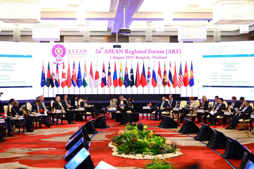 Đại diện các nước tham dự Diễn đàn Khu vực ASEAN (ARF) lần thứ 25 ở Singapore ngày 4/8. (Ảnh: Kyodo/TTXVN)