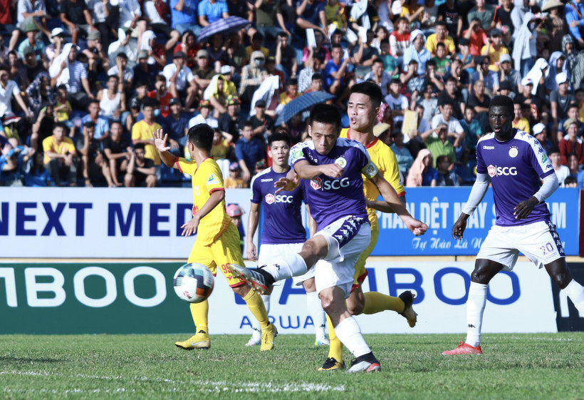 Văn Quyết lập cú đúp giúp Hà Nội FC giành chiến thắng. (Ảnh: Nguyên An/Vietnam+)