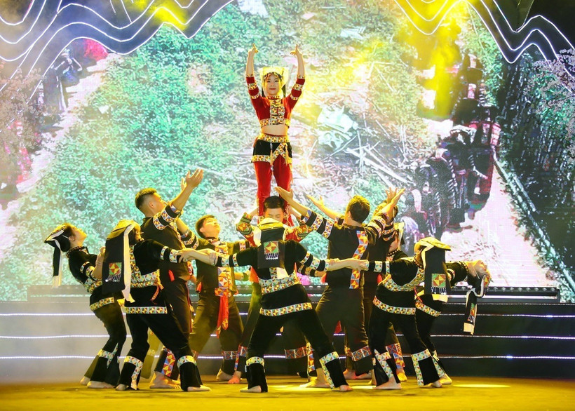 Chương trình văn nghệ tại Lễ khai mạc. (Ảnh: Tuấn Đức/TTXVN)