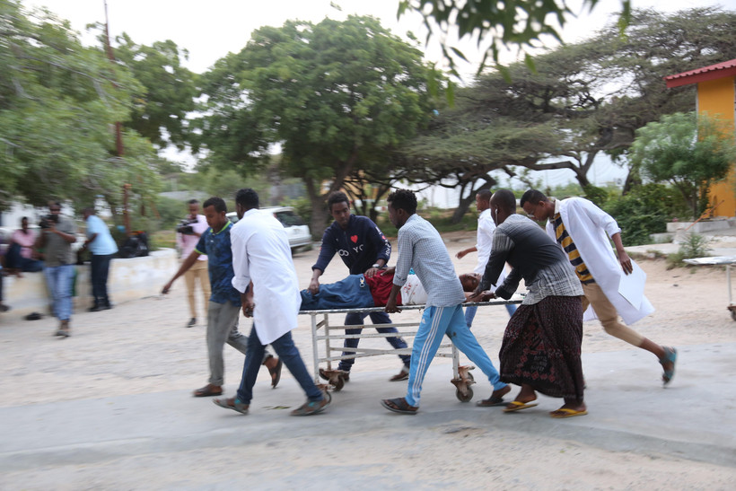 Một nạn nhân bị thương trong một vụ tấn công ở thủ đô Mogadishu, Somalia ngày 24/7/2019. Ảnh minh họa. (Ảnh: THX/TTXVN)