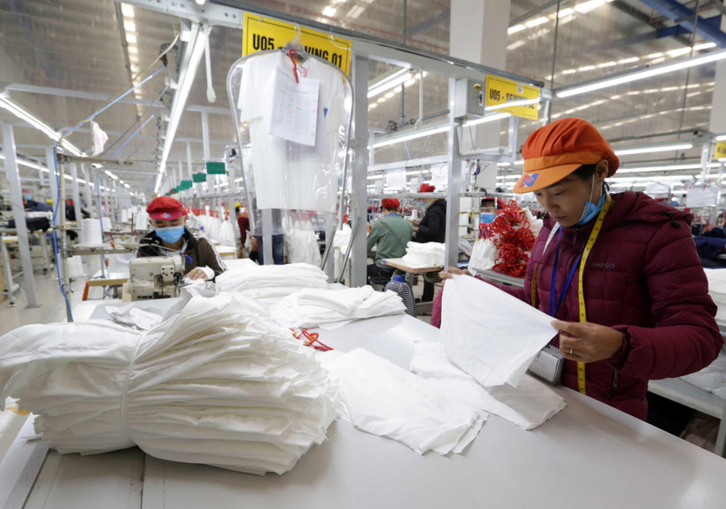 May hàng xuất khẩu sang thị trường EU tại Công ty may Tinh Lợi, khu công nghiệp Lai Vu, huyện Kinh Thành (Hải Dương). (Ảnh: Trần Việt - TTXVN)