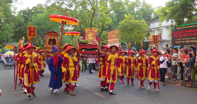 Kiệu rước tổ nghề. (Ảnh: Tường Vi/TTXVN)