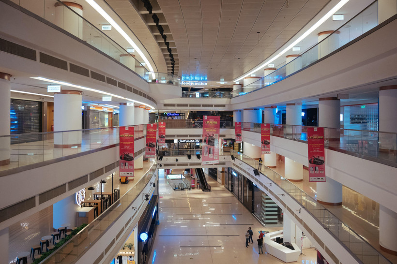  Các cửa hàng tại trung tâm thương mại ở Kuala Lumpur, Malaysia, đóng cửa ngày 18/3/2020 do lo ngại dịch COVID-19. (Ảnh: THX/ TTXVN)