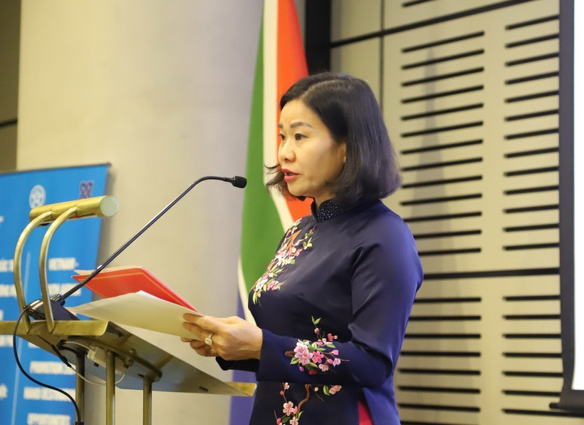 Bà Nguyễn Thị Tuyến, Ủy viên Ban chấp hành Trung ương Đảng, Phó Bí thư Thường trực Thành ủy Hà Nội phát biểu tại hội nghị. (Ảnh: Hồng Minh/TTXVN)