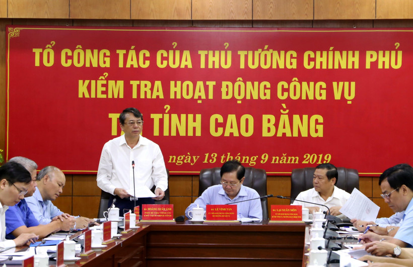 Chủ tịch UBND tỉnh Cao Bằng Hoàng Xuân Ánh báo cáo tại buổi kiểm tra. (Nguồn: moha.gov.vn)