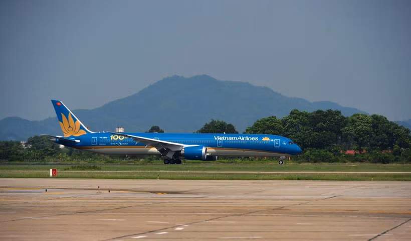 Chiếc máy bay Boeing 787-10, cũng là chiếc tàu bay thứ 100 của hãng hàng không Vietnam Airlines. (Ảnh: Việt Hùng/Vietnam+)