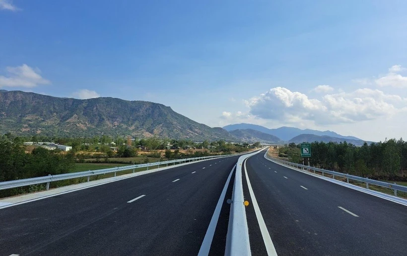 Thêm hai tuyến cao tốc Bắc-Nam sẽ được thông xe vào ngày 19/5 tới. (Ảnh: CTV/Vietnam+)