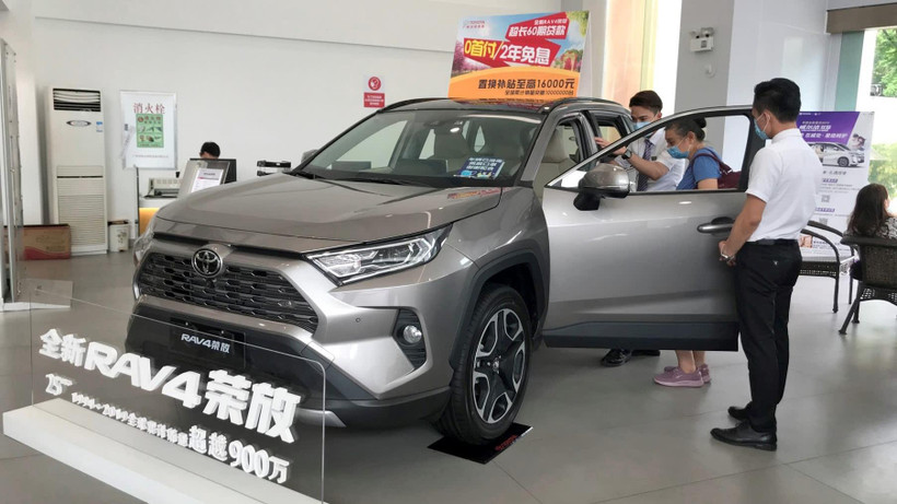 Một chiếc SUV Toyota được bày bán tại một đại lý ôtô ở Quảng Châu, Trung Quốc. (Nguồn: asia.nikkei.com)