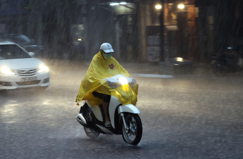 Hà Nội có mưa rào và dông rải rác. (Ảnh: Dương Giang/TTXVN)