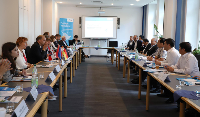 Đoàn công tác tỉnh Thái Bình thăm, làm việc với lãnh đạo và các doanh nghiệp bang Thüringen, Đức. (Ảnh: Phạm Thắng/TTXVN)