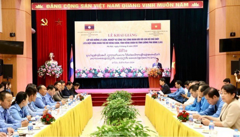 Lễ khai giảng Lớp bồi dưỡng lý luận, nghiệp vụ công tác Công đoàn đối với cán bộ chủ chốt Liên hiệp Công đoàn thành phố Vientiane, tỉnh Vientiane và tỉnh Luang Prabang. (Ảnh: TTXVN phát)