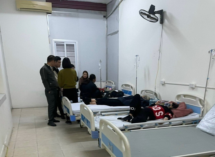 Các học sinh được điều trị tại bệnh viện. (Ảnh: TTXVN phát)