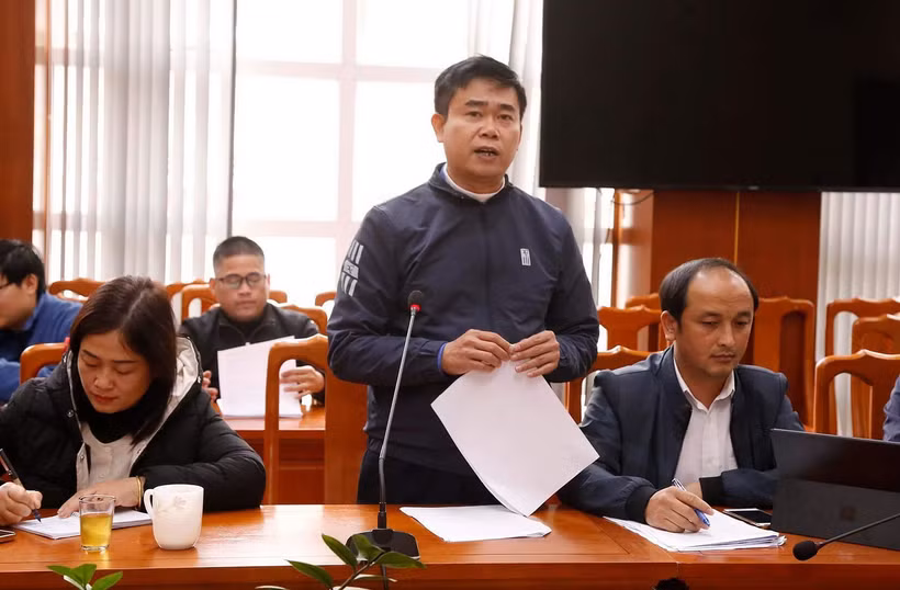 Ông Trần Ngọc Hà, Hiệu trưởng Trường Phổ thông Dân tộc bán trú Tiểu học Hoàng Thu Phố 1 (huyện Bắc Hà) tại cuộc làm việc với Sở Giáo dục và Đào tạo tỉnh Lào Cai ngày 17/12. (Ảnh: Quốc Khánh/TTXVN)
