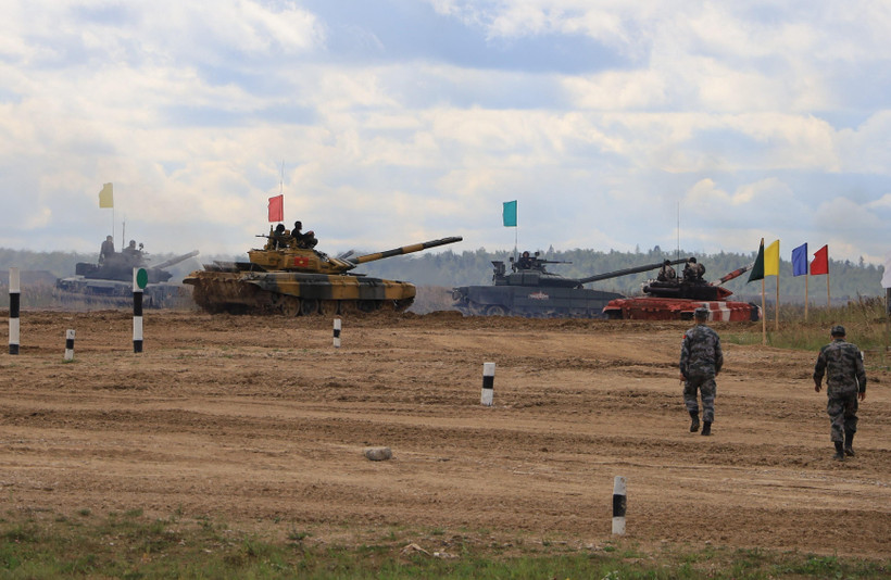 Với thành tích 103 phút 78 giây, sau 3 lượt đấu vòng loại, Đội tuyển xe tăng Việt Nam được vào thi đấu bán kết cuộc thi Xe tăng hành tiến. (Ảnh: Trần Hiếu/TTXVN)