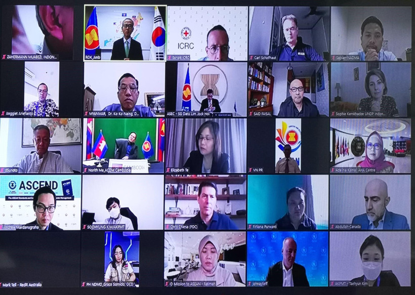 Lễ phát động Dự án tiêu chuẩn và chứng nhận chuyên gia về quản lý thiên tai ASEAN (ASCEND) diễn ra theo hình thức trực tuyến. (Ảnh: Phái bộ Hàn Quốc tại ASEAN/TTXVN phát)