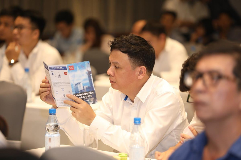 Ngày 28/6, HoSE chính thức đưa sản phẩm chứng quyền có bảo đảm lên giao dịch trên thị trường niêm yết. (Ảnh: PV/Vietnam+)