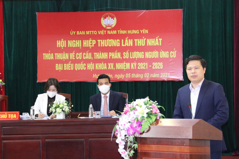 Chủ tịch HĐND tỉnh Hưng Yên, Trần Quốc Toản phát biểu tại hội nghị. (Ảnh: Đinh Tuấn/TTXVN)