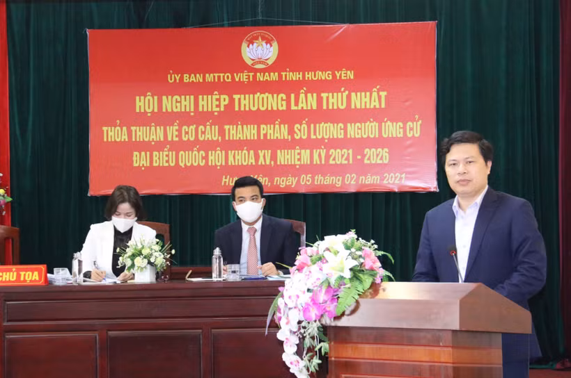 Chủ tịch HĐND tỉnh Hưng Yên, Trần Quốc Toản phát biểu tại hội nghị. (Ảnh: Đinh Tuấn/TTXVN)