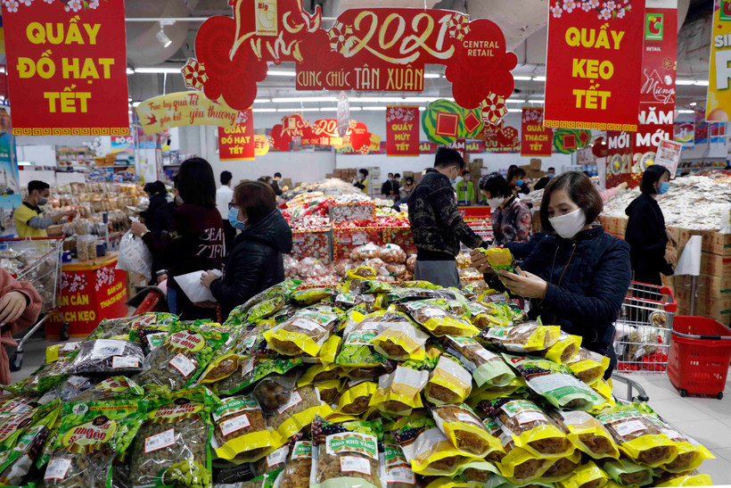 Người dân mua sắm tại siêu thị Big C Thăng Long, Hà Nội. (Ảnh: Trần Việt/TTXVN)