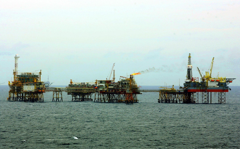 Các giàn khoan tại mỏ Bạch Hổ. (Ảnh: Huy Hùng/TTXVN)