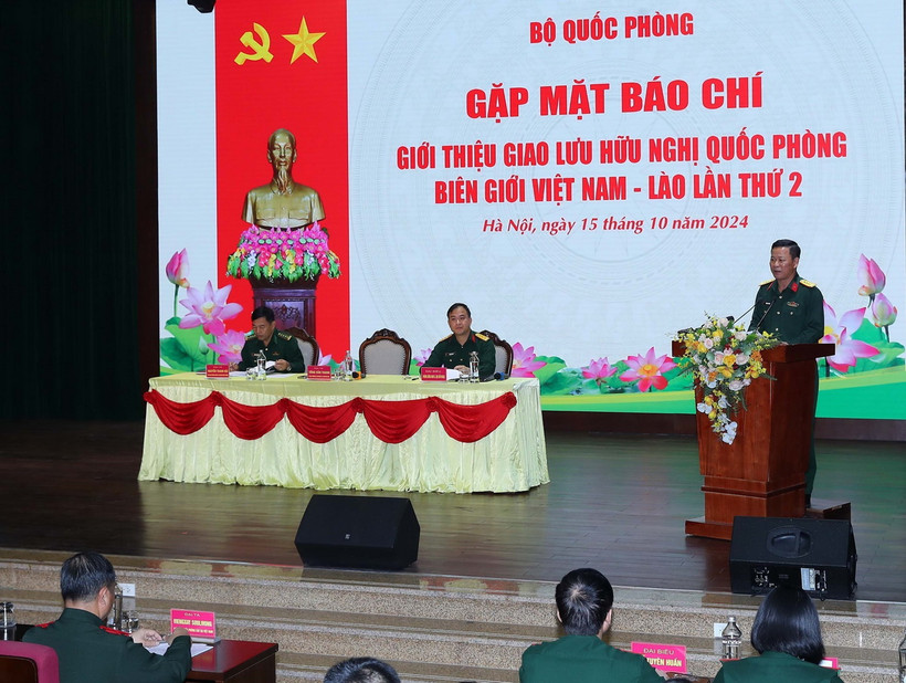 Đại tá Tống Văn Thanh, Cục phó Cục Tuyên huấn, Tổng cục Chính trị Quân đội Nhân dân Việt Nam phát biểu. (Ảnh: Trọng Đức/TTXVN)