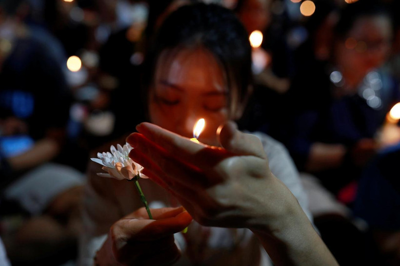 Tưởng niệm các nạn nhân xấu số trong vụ xả súng kinh hoàng tại Thái Lan, (Nguồn: Reuters)