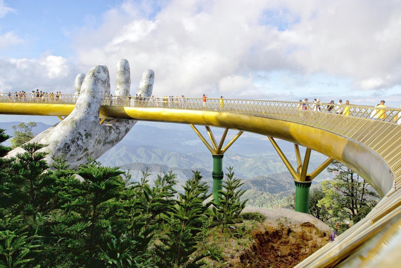 Cầu Vàng ở Bà Nà (Đà Nẵng). (Ảnh: Trọng Đạt/TTXVN)
