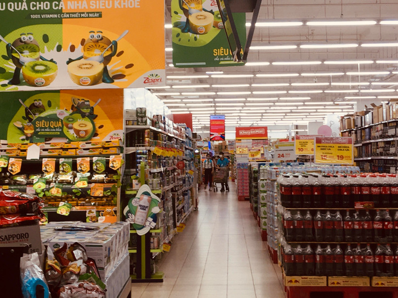Bộ Tài chính đề xuất giảm 2% mức thuế suất thuế giá trị gia tăng đối với tất cả các hàng hóa, dịch vụ thuộc đối tượng áp dụng thuế suất 10% xuống còn 8%. (Ảnh: Vietnam+)
