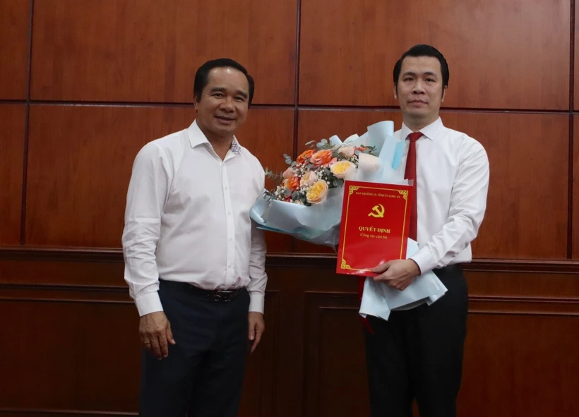 Thành phố Hồ Chí Minh tăng cường, hỗ trợ cán bộ quản lý cho tỉnh Long An