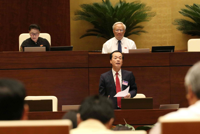 Bộ trưởng Bộ Xây dựng Phạm Hồng Hà phát biểu giải trình, làm rõ một số vấn đề Đại biểu Quốc hội nêu. (Ảnh: Văn Điệp/TTXVN)