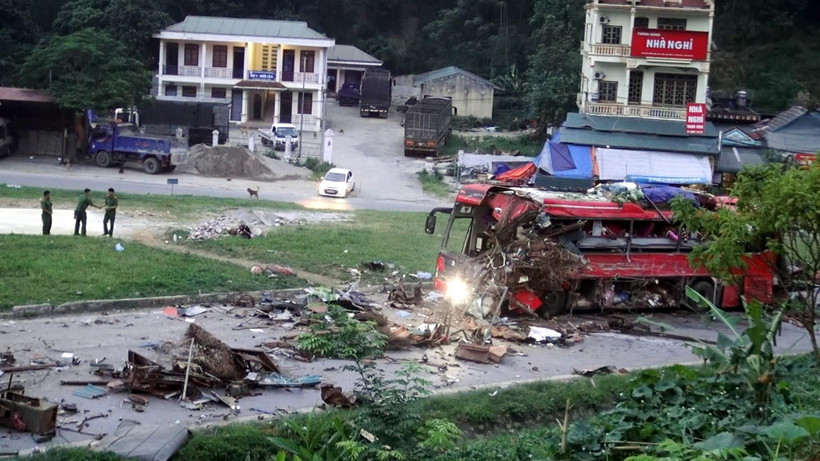 Hiện trường vụ tai nạn đặc biệt nghiêm trọng. (Ảnh: Thanh Hải/TTXVN)