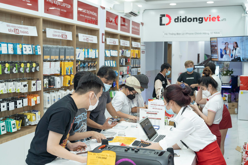 Theo các đại lý kinh doanh, tháng Sáu là giai đoạn thấp điện của thị trường điện thoại do vậy các đơn vị phải triển khai các chương trình khuyến mãi để kích cầu. (Ảnh: PV/Vietnam+)